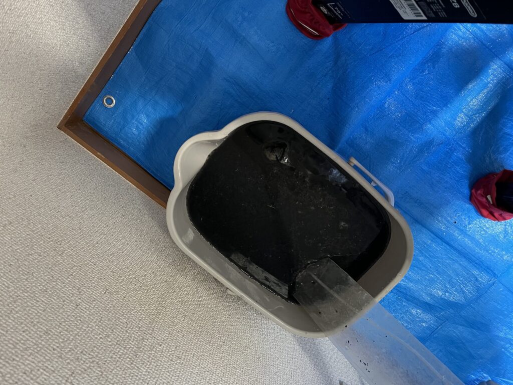 エアコンクリーニングで、通常では10Lくらいなのに、カビ汚れが強すぎて20L分の洗浄をした後の汚水