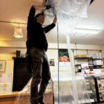 グートンのシェフに撮ってもらったエアコンクリーニング中のオーナー