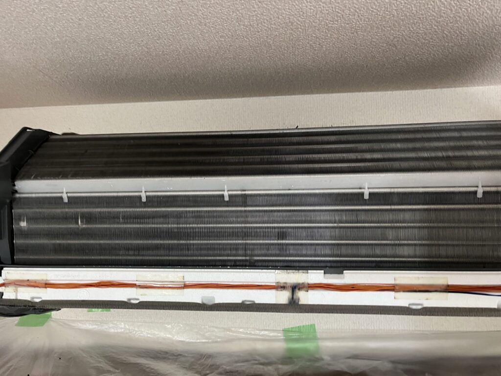 12年分の汚れを落としてきれいになった三菱おそうじ機能付きエアコンの熱交換器