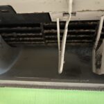 7年分の汚れでカビだらけのエアコンのファン
