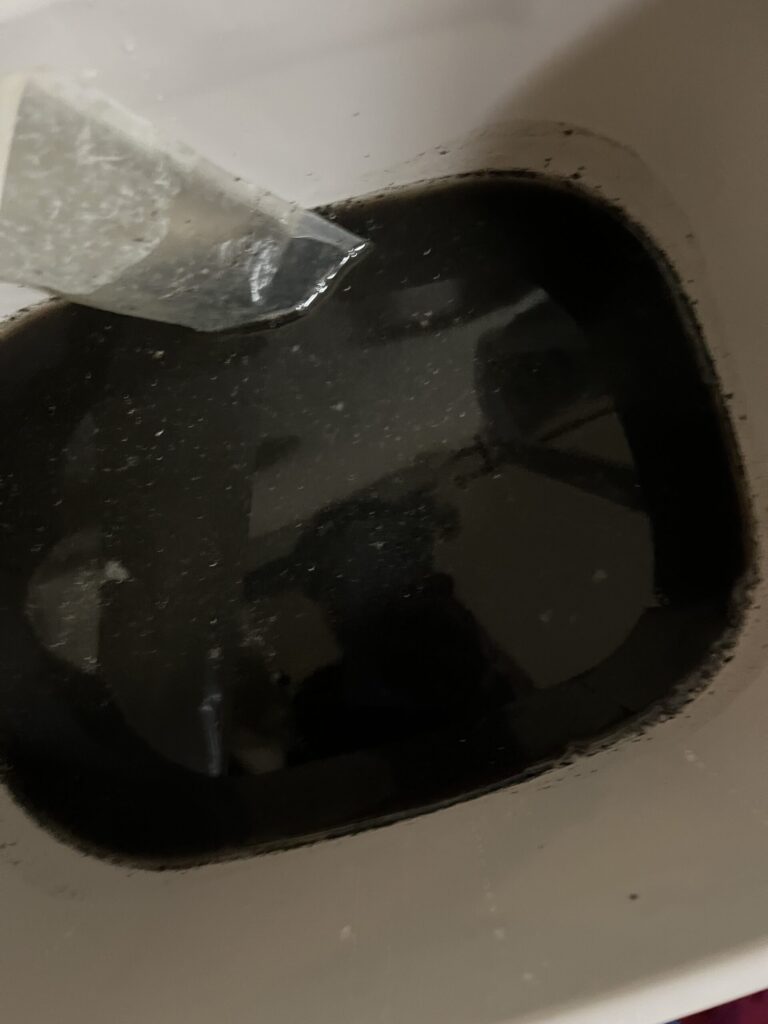 4年分の汚れを出し切ったエアコンクリーニングの汚水