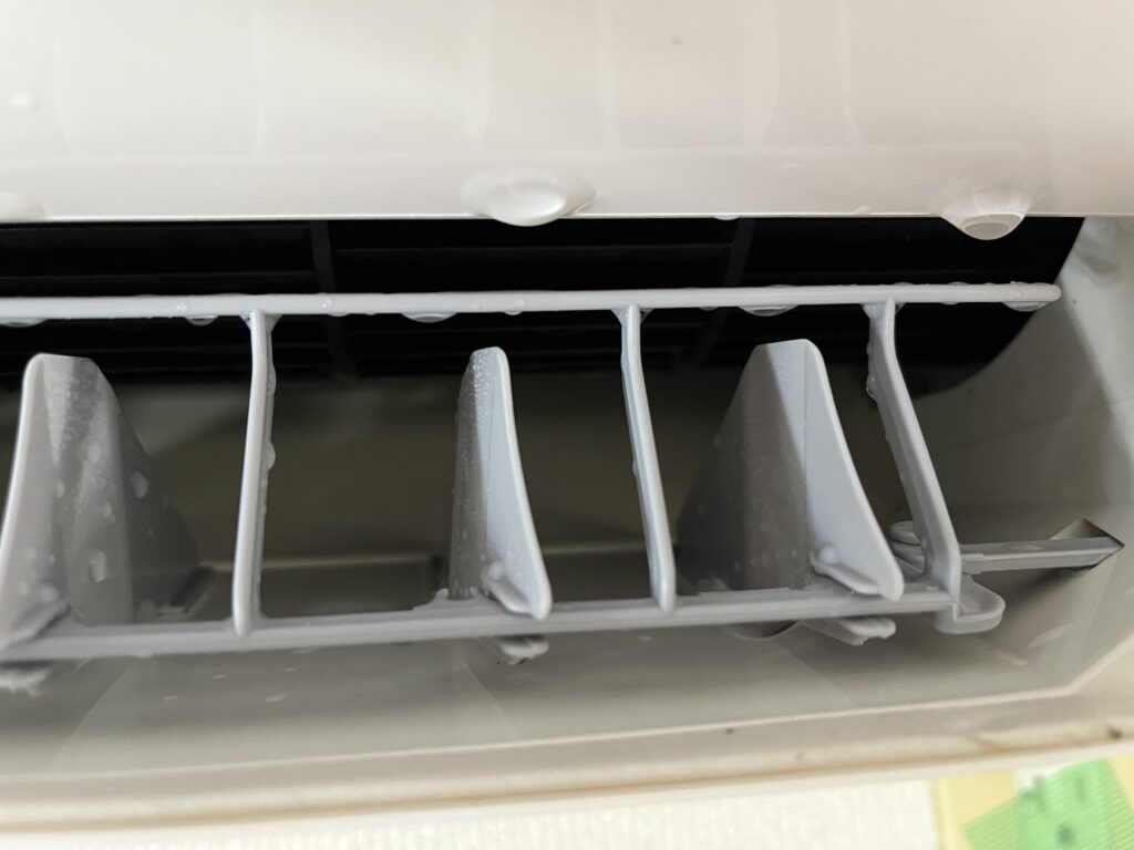 エアコンクリーニングをして、ルーバーやファンに付着した汚れがきれいに落ちた
